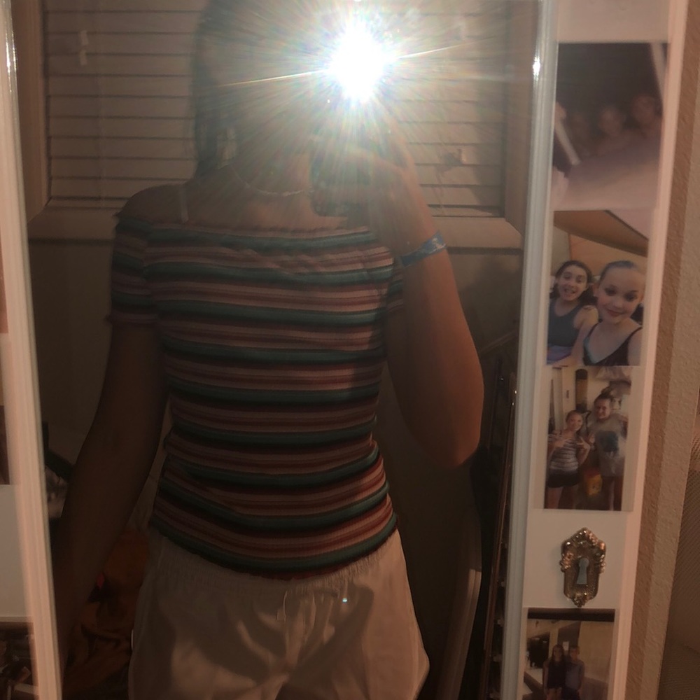 off shoulder tee💗